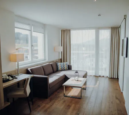 10 - 10_ZIMMER_402_FOTOKARUSSELLMELANIE_RAMONA_HIN