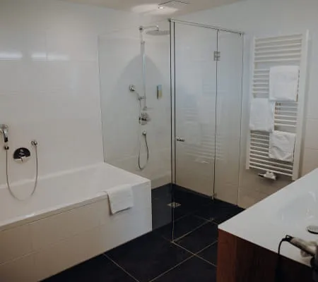 5 - 12_ZIMMER_505_FOTOKARUSSELLMELANIE_RAMONA_HINT