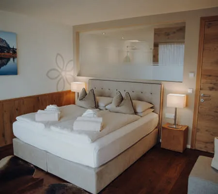 6 - 12_ZIMMER_505_FOTOKARUSSELLMELANIE_RAMONA_HINT