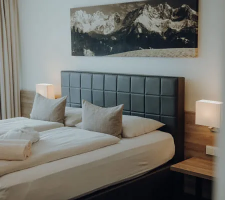 11 - 10_ZIMMER_402_FOTOKARUSSELLMELANIE_RAMONA_HIN