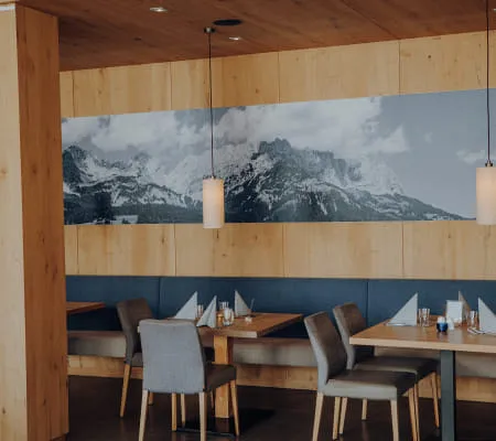 5 - 02_RESTAURANT_FOTOKARUSSELLMELANIE_RAMONA_HINT