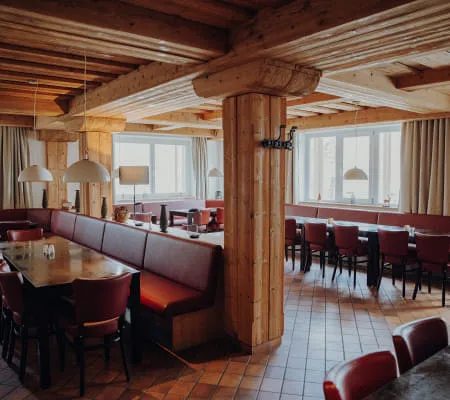 8 - 02_RESTAURANT_FOTOKARUSSELLMELANIE_RAMONA_HINT