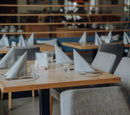 11 - 02_RESTAURANT_FOTOKARUSSELLMELANIE_RAMONA_HIN