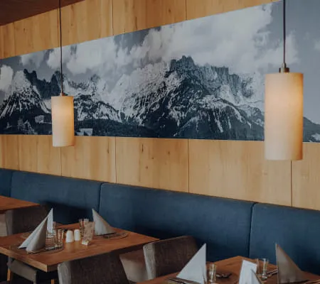 15 - 02_RESTAURANT_FOTOKARUSSELLMELANIE_RAMONA_HIN