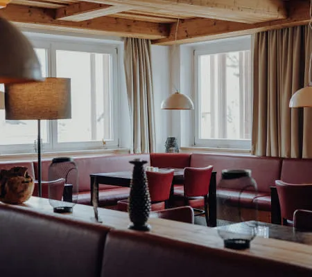 9 - 02_RESTAURANT_FOTOKARUSSELLMELANIE_RAMONA_HINT