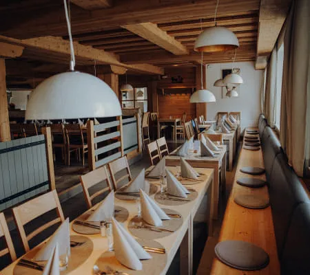 17 - 02_RESTAURANT_FOTOKARUSSELLMELANIE_RAMONA_HIN