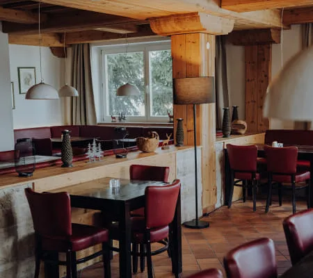 12 - 02_RESTAURANT_FOTOKARUSSELLMELANIE_RAMONA_HIN